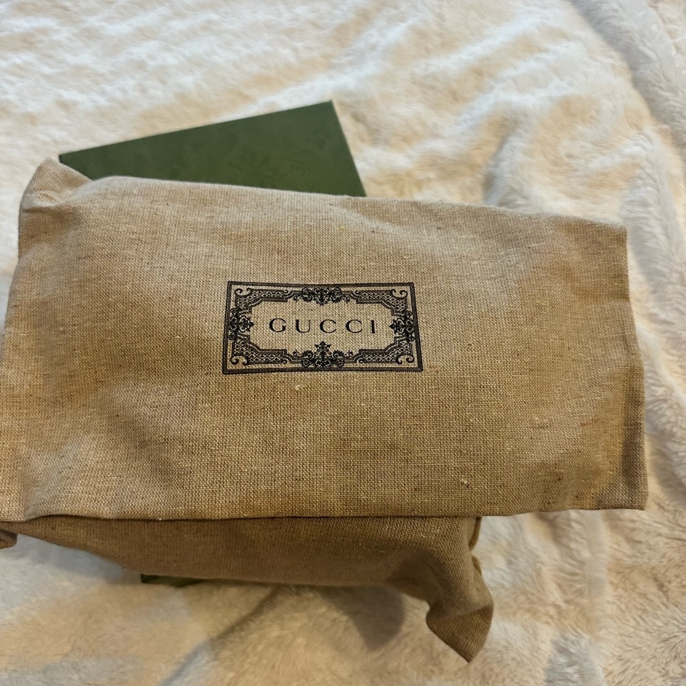 BRAND NEW GUCCI belt bag. Use as a clutch, short crossbody or shoulder bag - Picture 8 of 13